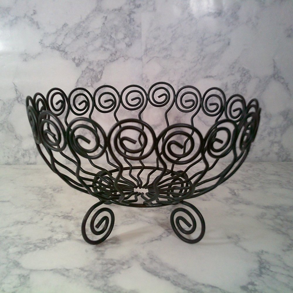 SOLD!! Black Metal Decorative Scrollwork Wire Fruit and Vegetable Bowl